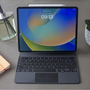 iPad Air w/smart keyboard